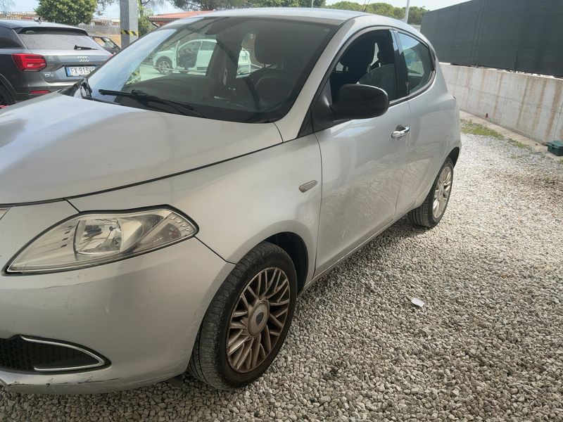 Lancia Ypsilon 1.3 JTD Gold 2015 – снимка 2