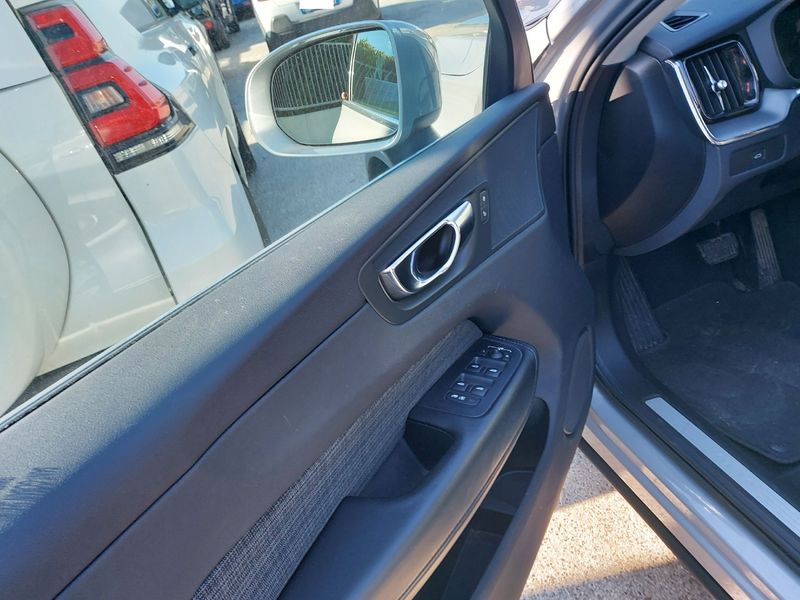 Volvo XC60 2.0 B4 Mild-Hybrid Core AWD 2023 – снимка 31