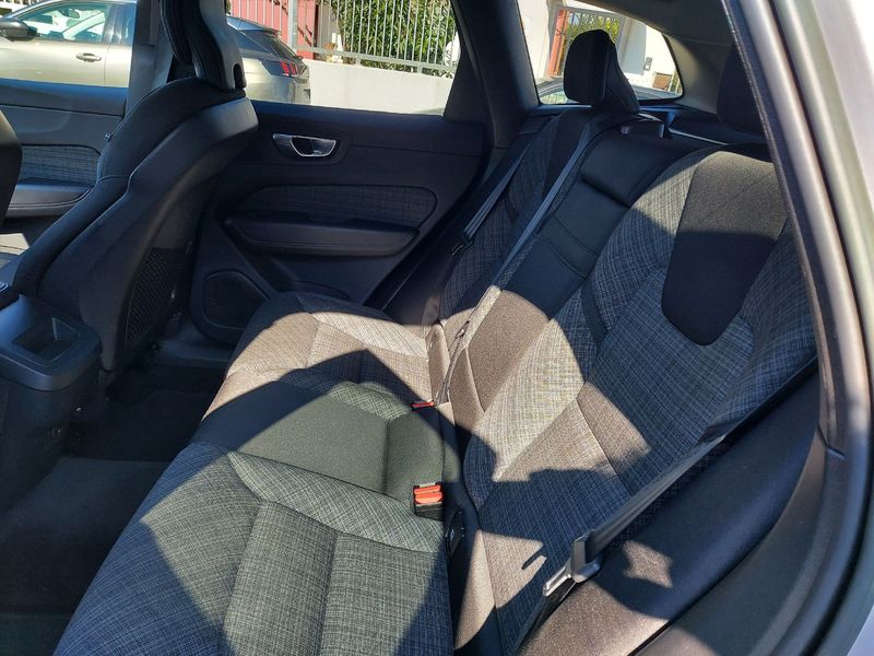 Volvo XC60 2.0 B4 Mild-Hybrid Core AWD 2023 – снимка 14