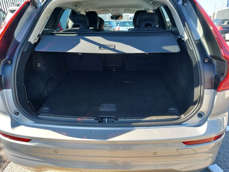 Volvo XC60 2.0 B4 Mild-Hybrid Core AWD 2023 – снимка 9