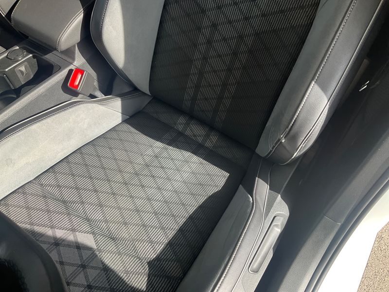 Volkswagen Golf VIII 2.0 TDI R-Line 2022 – снимка 24
