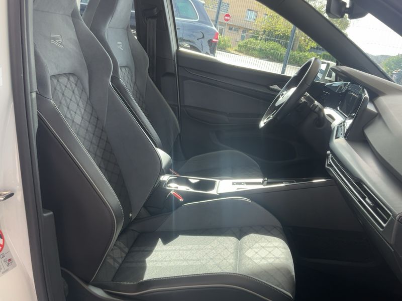 Volkswagen Golf VIII 2.0 TDI R-Line 2022 – снимка 16