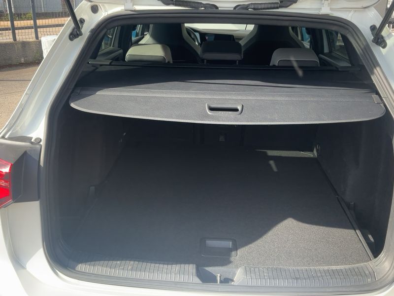 Volkswagen Golf VIII 2.0 TDI R-Line 2022 – снимка 15
