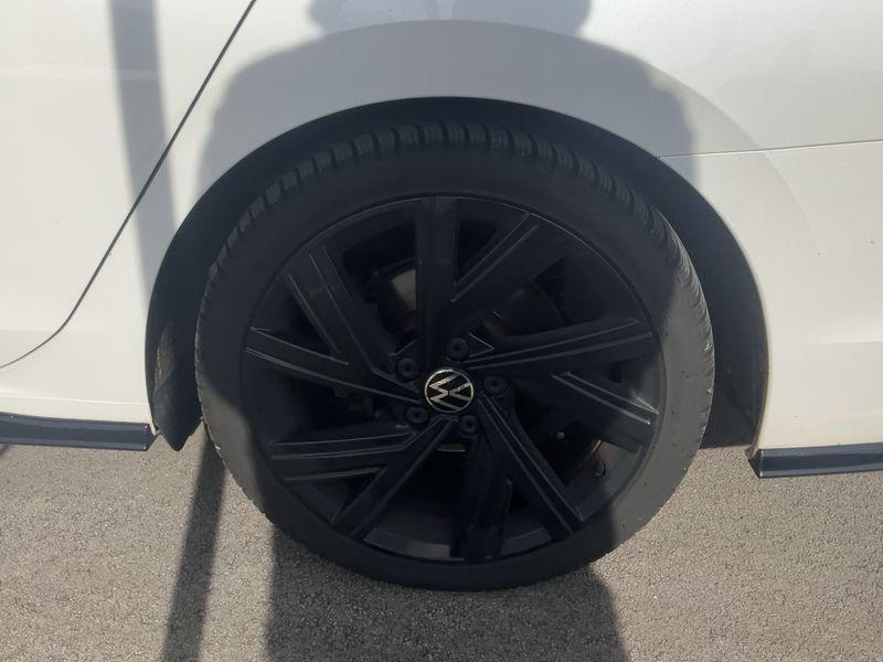 Volkswagen Golf VIII 2.0 TDI R-Line 2022 – снимка 5