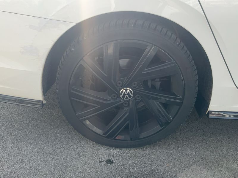 Volkswagen Golf VIII 2.0 TDI R-Line 2022 – снимка 9