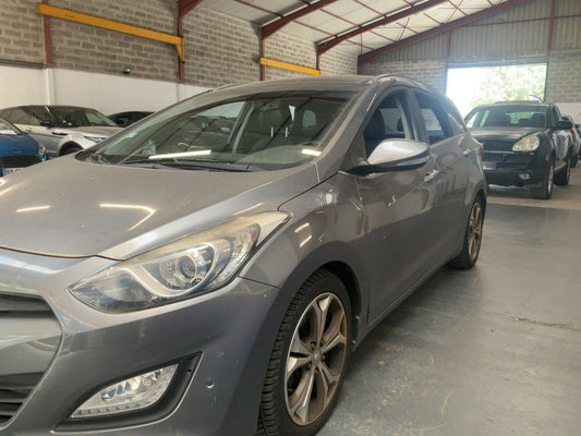 Hyundai i30 1.6 CRDi Style 2013 – снимка 2
