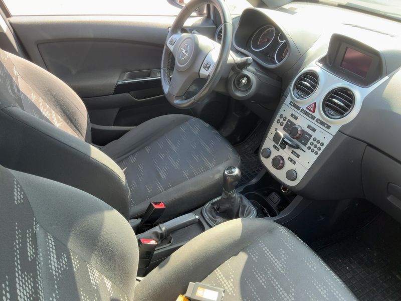 Opel Corsa 1.3 CDTI Edition 2012 – снимка 17