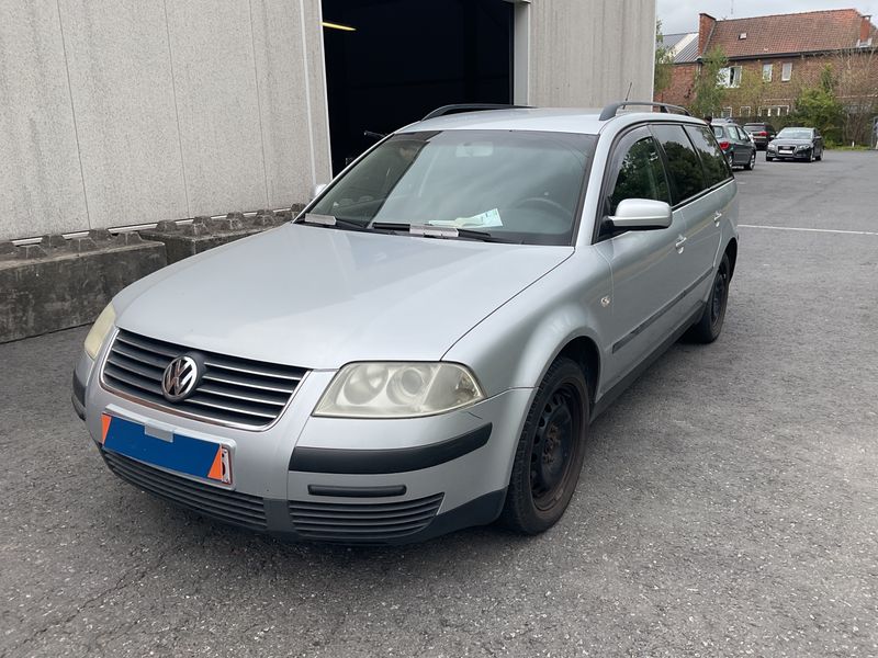 Volkswagen Passat 1.6 2002 – снимка 1