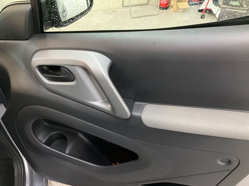Citroen Berlingo 1.6 Blue-HDi Selection 2016 – снимка на щета 29
