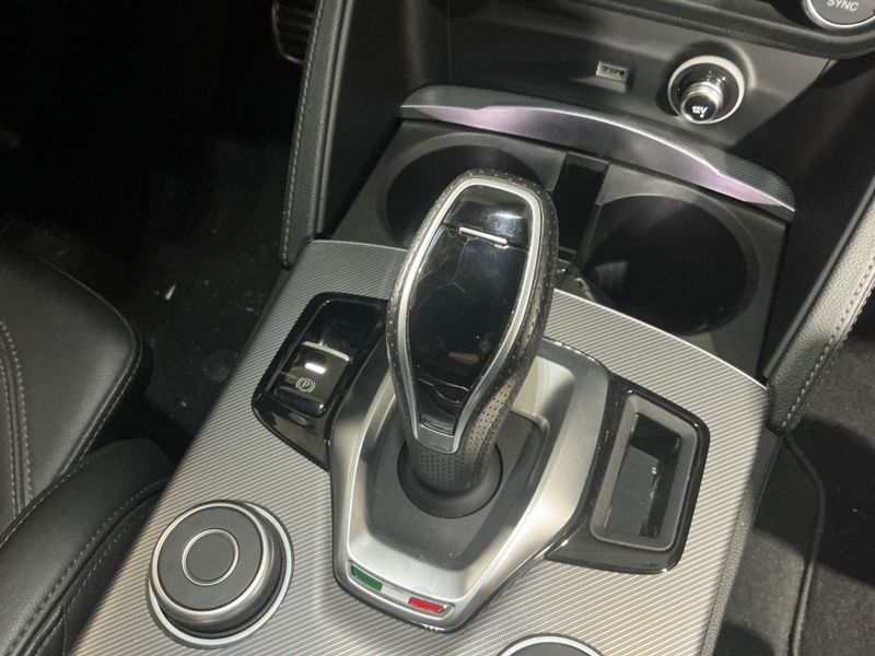 Alfa Romeo Stelvio 2.2 JTDM Veloce Q4 2022 – снимка 24