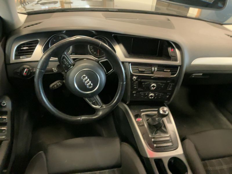 Audi A4 2.0 TDI Attraction 2013 – снимка 12