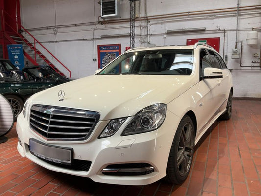 Mercedes-Benz E-Klasse E 220 CDI T BlueEfficiency Avantgarde 2011