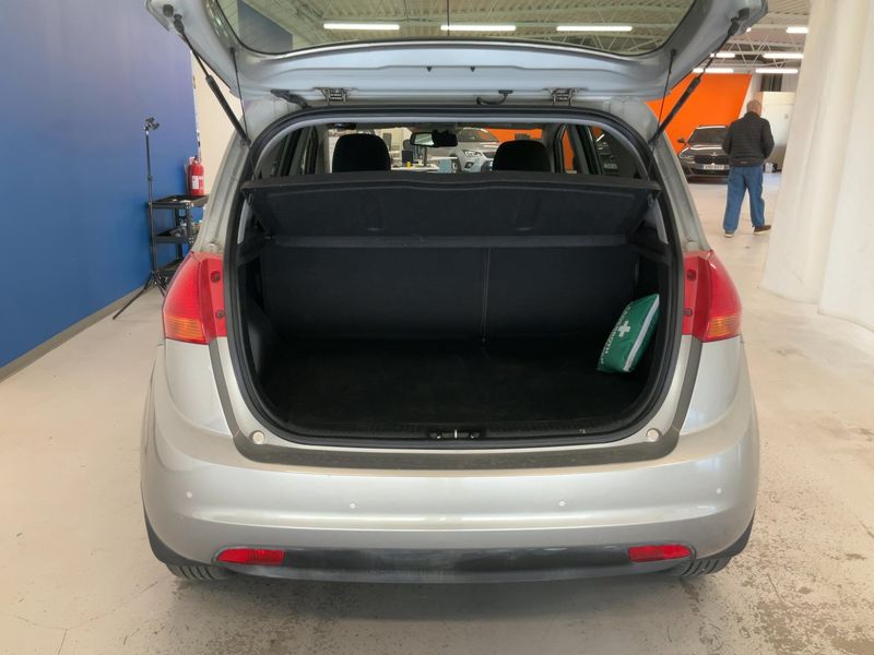 Kia Venga 1.4 CRDi Spirit 2012 – снимка 15