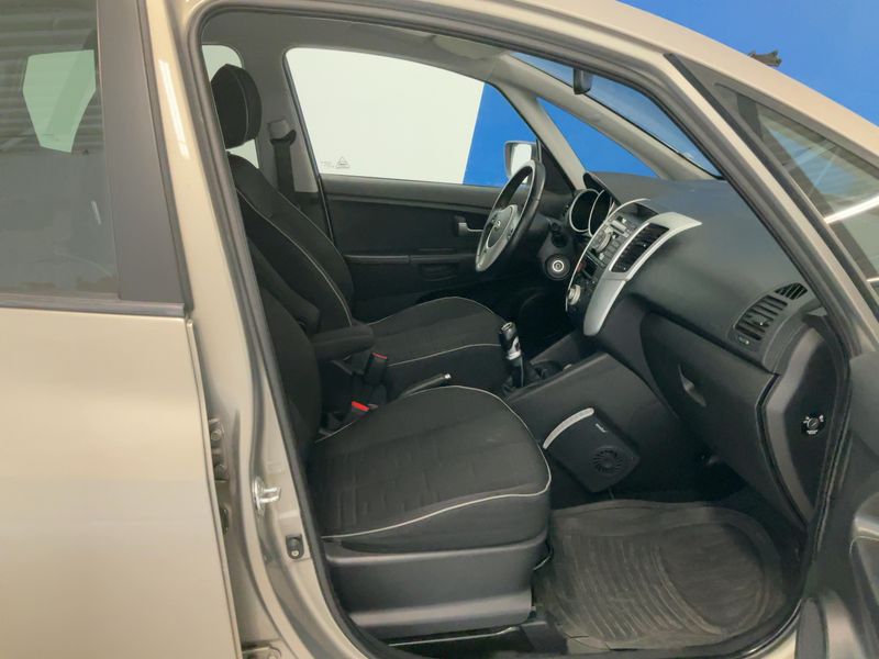 Kia Venga 1.4 CRDi Spirit 2012 – снимка 16