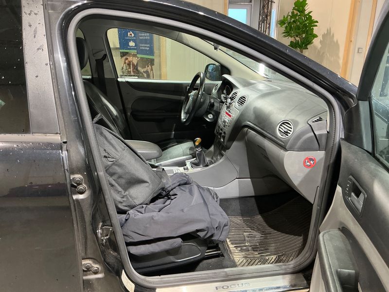 Ford Focus 1.6 Ti-VCT Black Magic 2009 – снимка 3