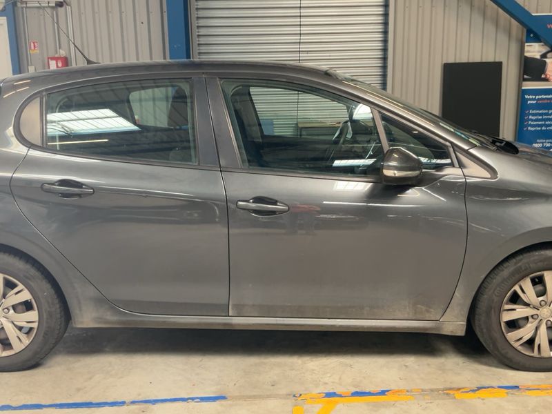 Peugeot 208 1.6 HDi Active Auto Ecole 2015 – снимка 10