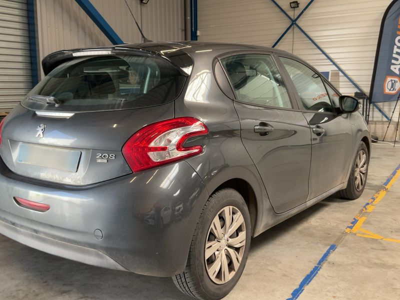 Peugeot 208 1.6 HDi Active Auto Ecole 2015 – снимка 8