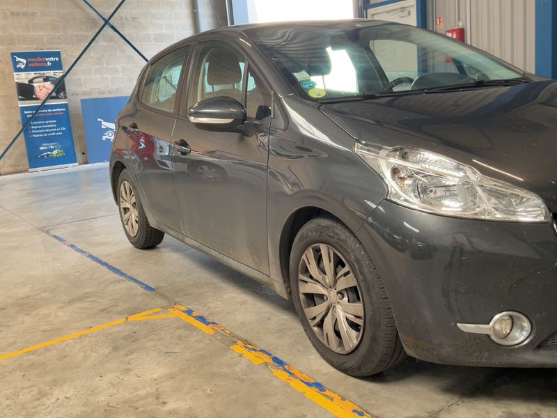 Peugeot 208 1.6 HDi Active Auto Ecole 2015 – снимка 12