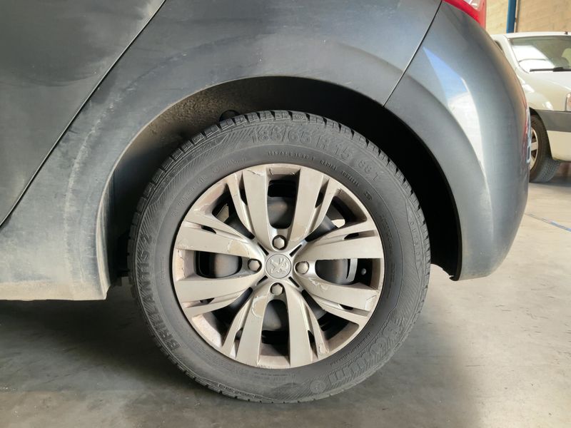 Peugeot 208 1.6 HDi Active Auto Ecole 2015 – снимка 5