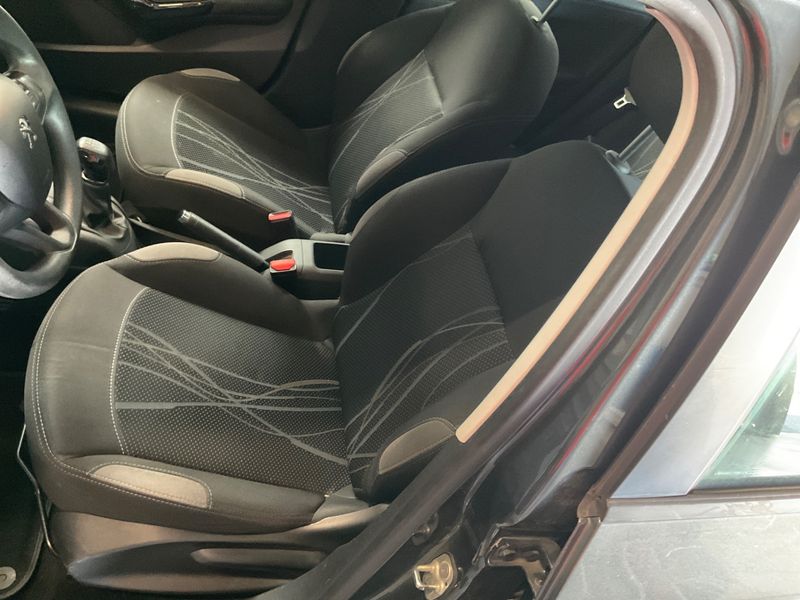 Peugeot 208 1.6 HDi Active Auto Ecole 2015 – снимка 25