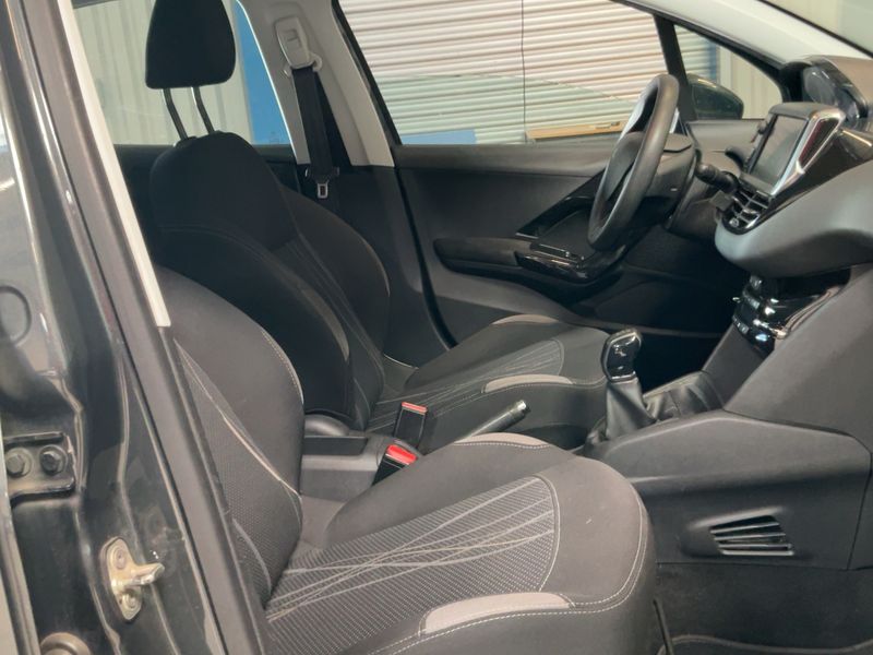 Peugeot 208 1.6 HDi Active Auto Ecole 2015 – снимка 16
