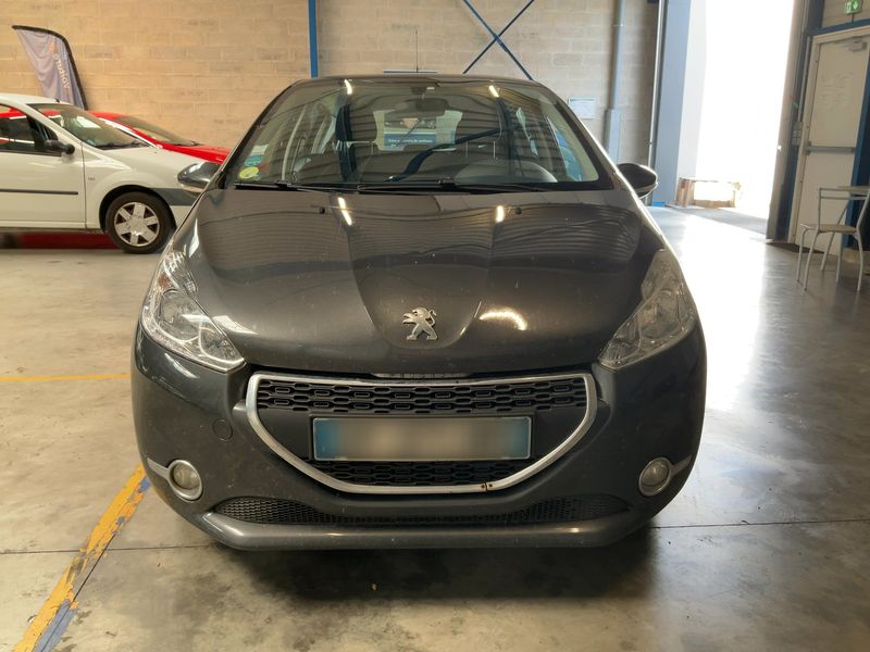 Peugeot 208 1.6 HDi Active Auto Ecole 2015 – снимка 14