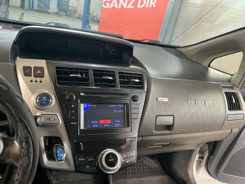 Toyota Prius+ 1.8 Comfort 2014 – снимка 47
