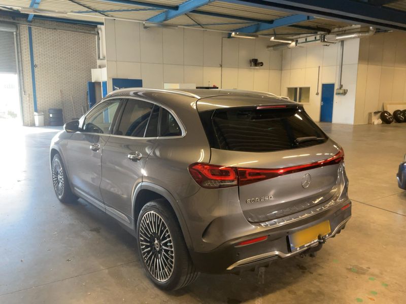 Mercedes-Benz EQA 250 AMG Line 2021 – снимка 6