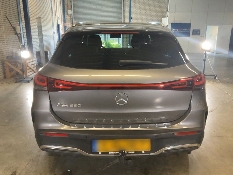 Mercedes-Benz EQA 250 AMG Line 2021 – снимка 7