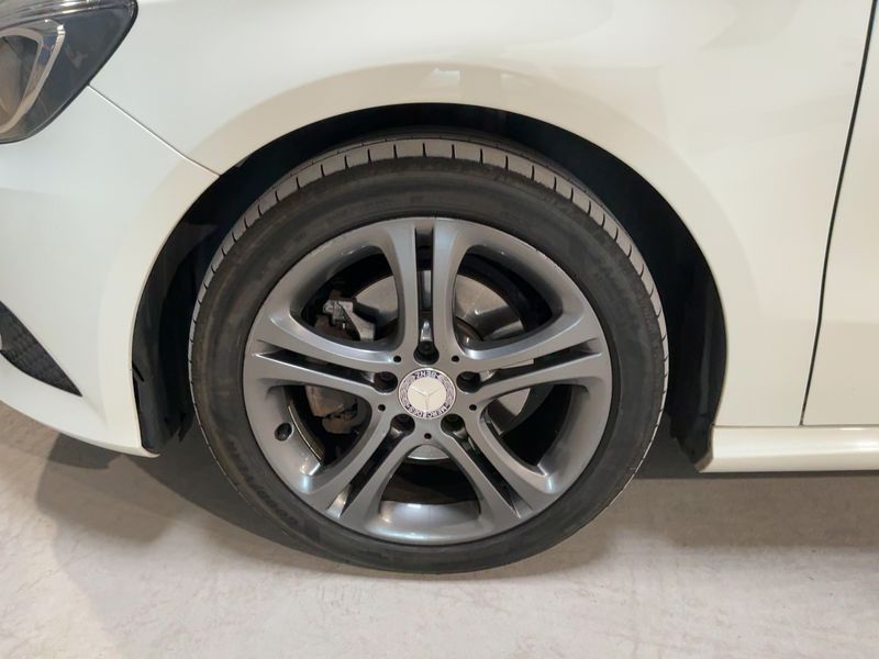 Mercedes-Benz A-Klasse A 220 CDI BlueEfficiency Urban 2014 – снимка 3