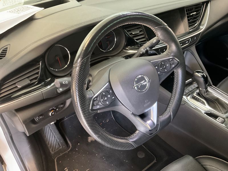 Opel Insignia Grand Sport 2.0 CDTI Ultimate Exclusive 4x4 2018 – снимка 24