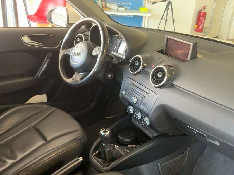 Audi A1 1.6 TDI Ambition Luxe 2011 – снимка 17