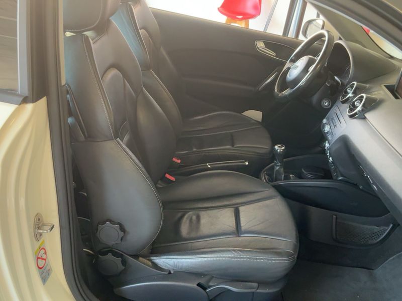 Audi A1 1.6 TDI Ambition Luxe 2011 – снимка 16