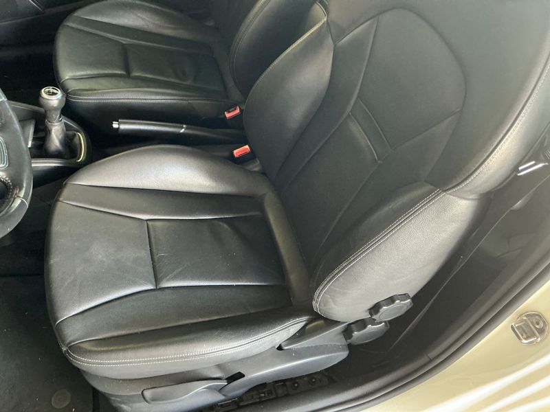 Audi A1 1.6 TDI Ambition Luxe 2011 – снимка 22