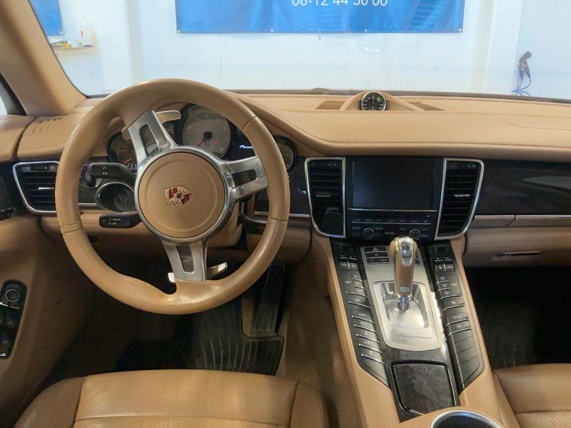 Porsche Panamera 4S 2011 – снимка 18
