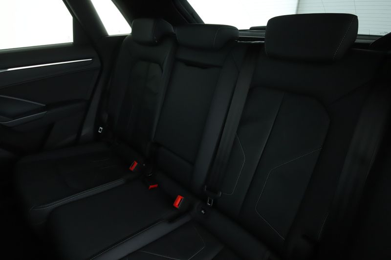Audi Q3 35 TFSI Mild-Hybrid S line 2022 – снимка 19