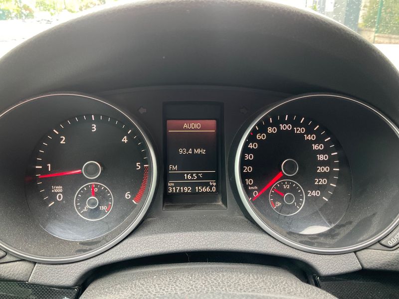 Volkswagen Golf VI 1.6 TDI Comfortline BlueMotion Tech 2010 – снимка 4