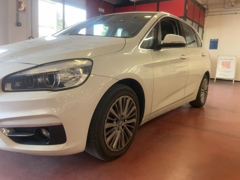 BMW 2er 218d Active Tourer Luxury Line 2015 – снимка 2