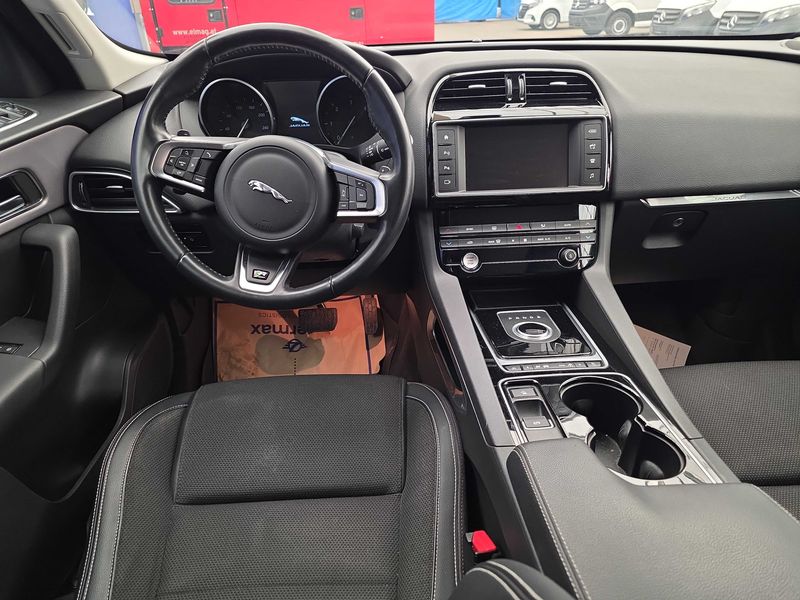 Jaguar F-Pace 20d R-Sport AWD 2016 – снимка 11
