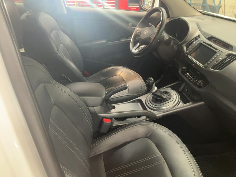 Kia Sportage 2.0 CRDi Spirit 4WD 2012 – снимка 17