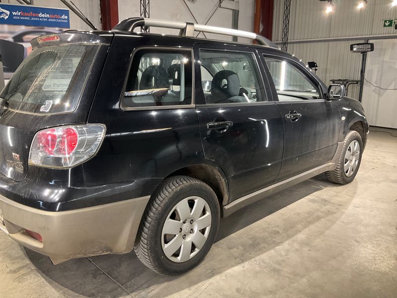 Mitsubishi Outlander 2.0 Comfort 2003 – снимка 2