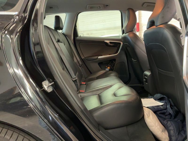 Volvo XC60 2.0 D3 Summum 2015 – снимка 19