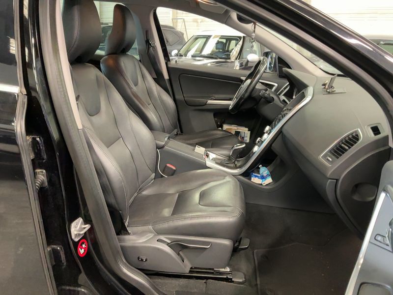 Volvo XC60 2.0 D3 Summum 2015 – снимка 16