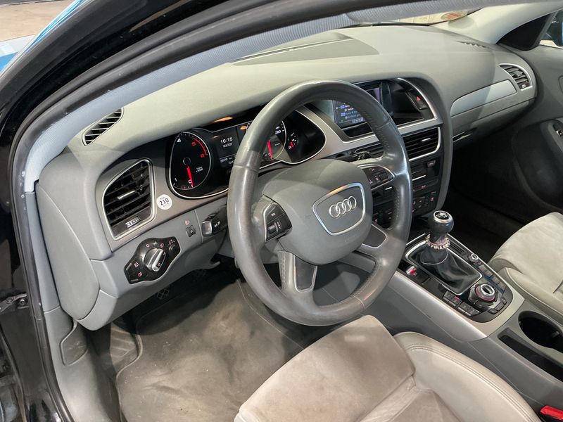 Audi A4 2.0 TDI Attraction 2013 – снимка 41