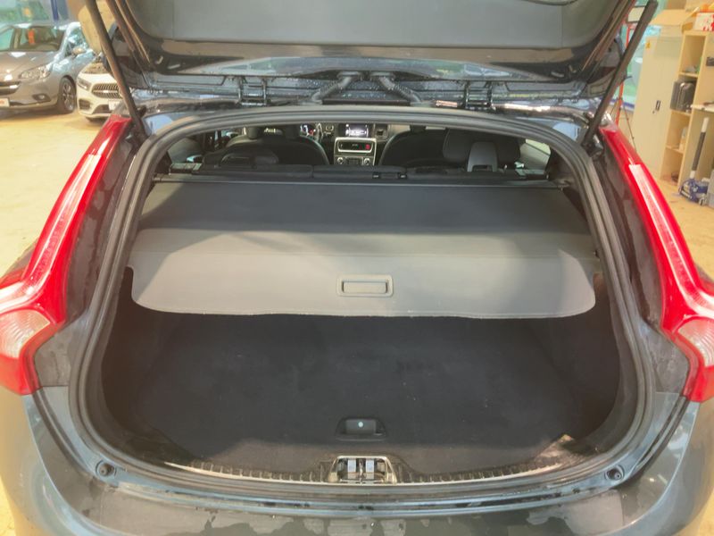 Volvo V60 2.0 D4 Momentum 2017 – снимка 15