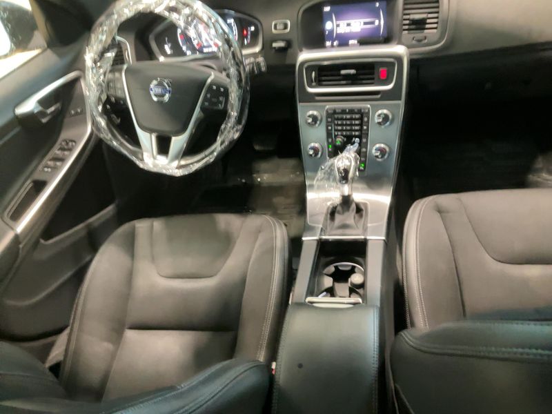 Volvo V60 2.0 D4 Momentum 2017 – снимка 17
