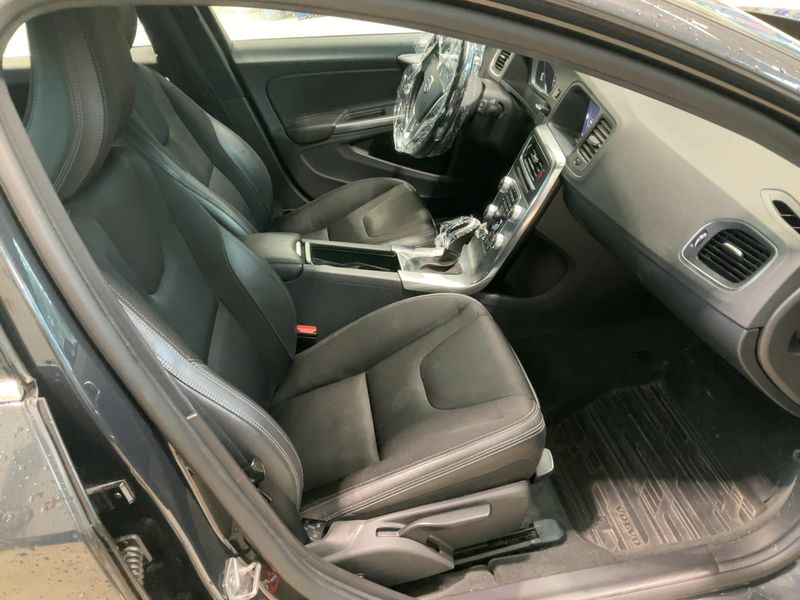 Volvo V60 2.0 D4 Momentum 2017 – снимка 16