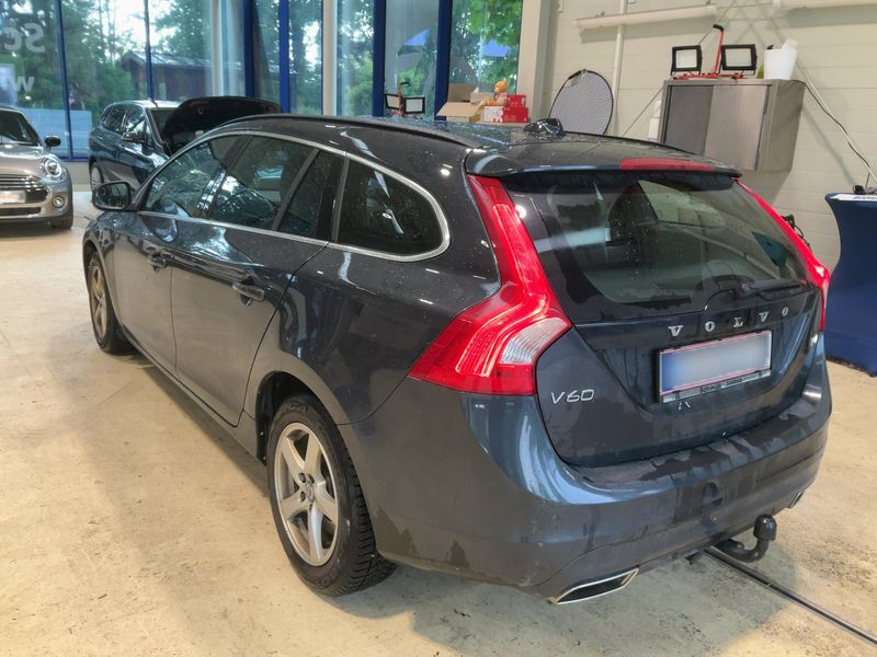Volvo V60 2.0 D4 Momentum 2017 – снимка 6