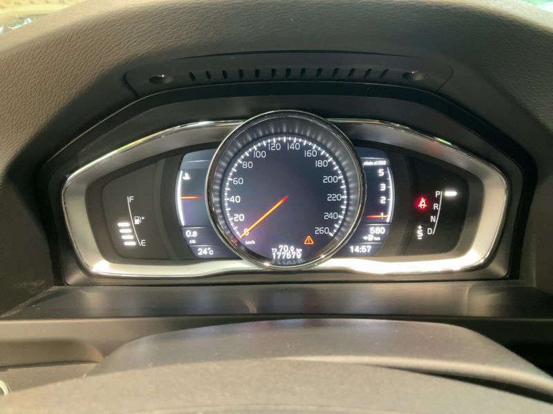 Volvo V60 2.0 D4 Momentum 2017 – снимка 18
