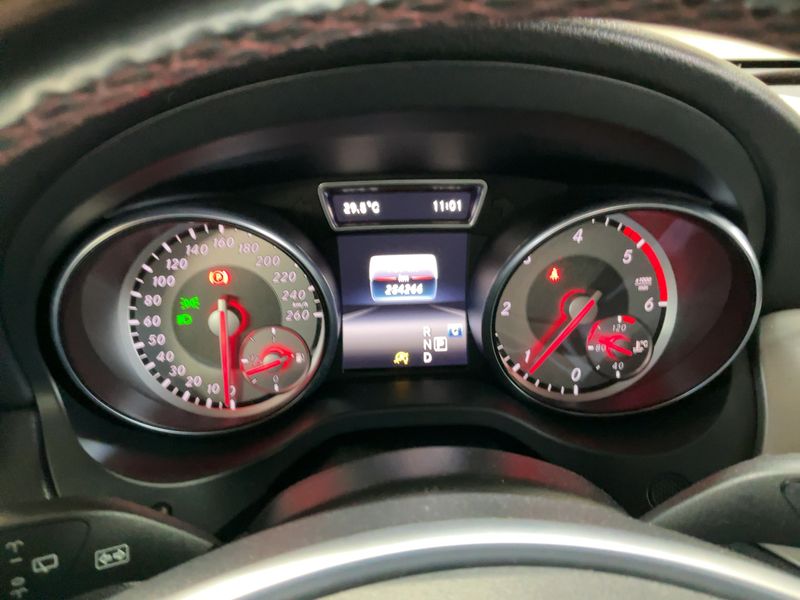 Mercedes-Benz GLA-Klasse GLA 200 d AMG Line 2017 – снимка 18